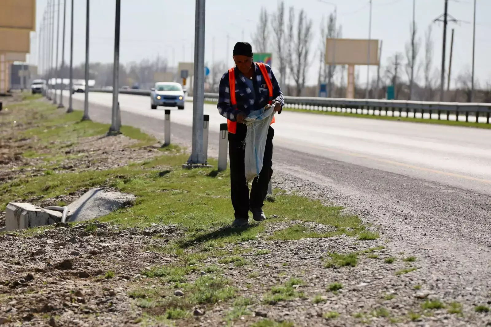 Түркістанда «Мөлдір бұлақ» акциясы аясында Қарашық өзенінің бойы тазаланды