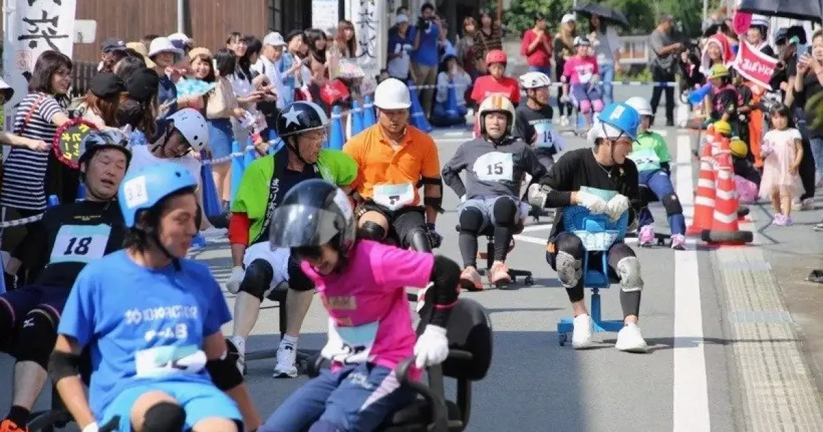  ISU-1 Grand Prix: Жапония тұрғындары кеңсе орындығына отырып жарысты – ВИДЕО 