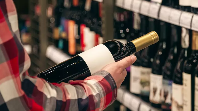 Ақтауда алкогольді лицензиясыз сатқан дүкенге айыппұл салынды