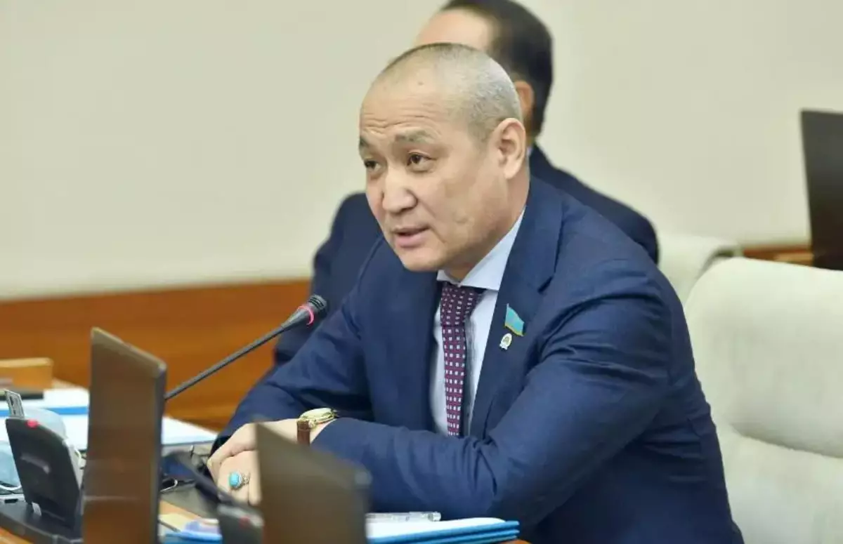 "Адамзаттың масқарасы": Депутат Еділ Жаңбыршин ЛГБТ туралы даулы мәлімдемелері үшін жазаланбайтын болды