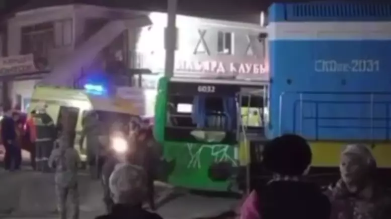 Автобус столкнулся с поездом под Алматы