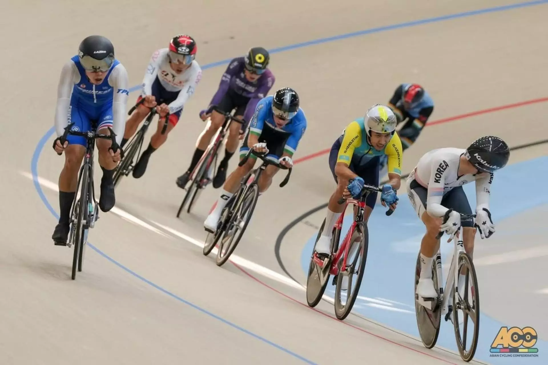 Казахстанские велогонщики успешно выступили на чемпионате Азии