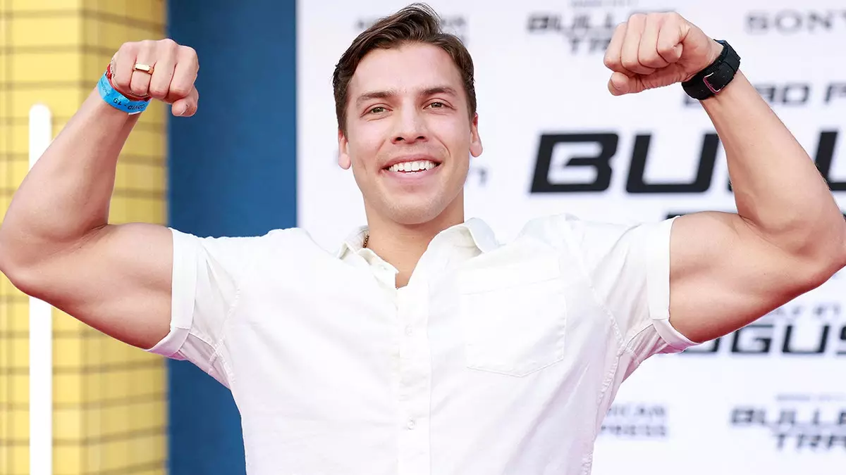 Сын Арнольда Шварценеггера доминировал в своем дебюте в бодибилдинге, одержав несколько побед.