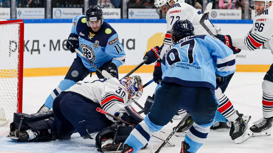 Удаление вратаря и 100 минут игры – "Металлург" Орехова и Михайлиса не смог закрыть "Сибирь" всухую (ВИДЕО)