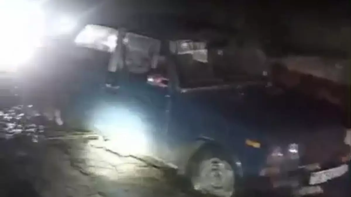 Спасатели вытащили из грязи автомобиль с ребёнком в СКО