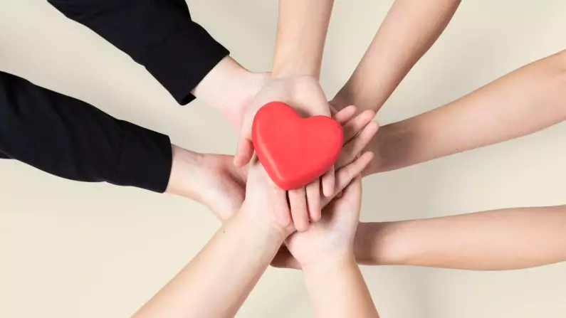 Қайырымдылық пен волонтерлік: қоғамның жүрек соғысы ма, әлде формальды іс пе?