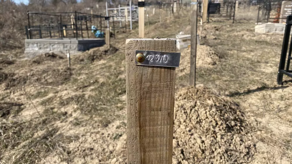 О тех, кто умер в одиночестве. Как в Казахстане хоронят “безродных“ и почему это важно