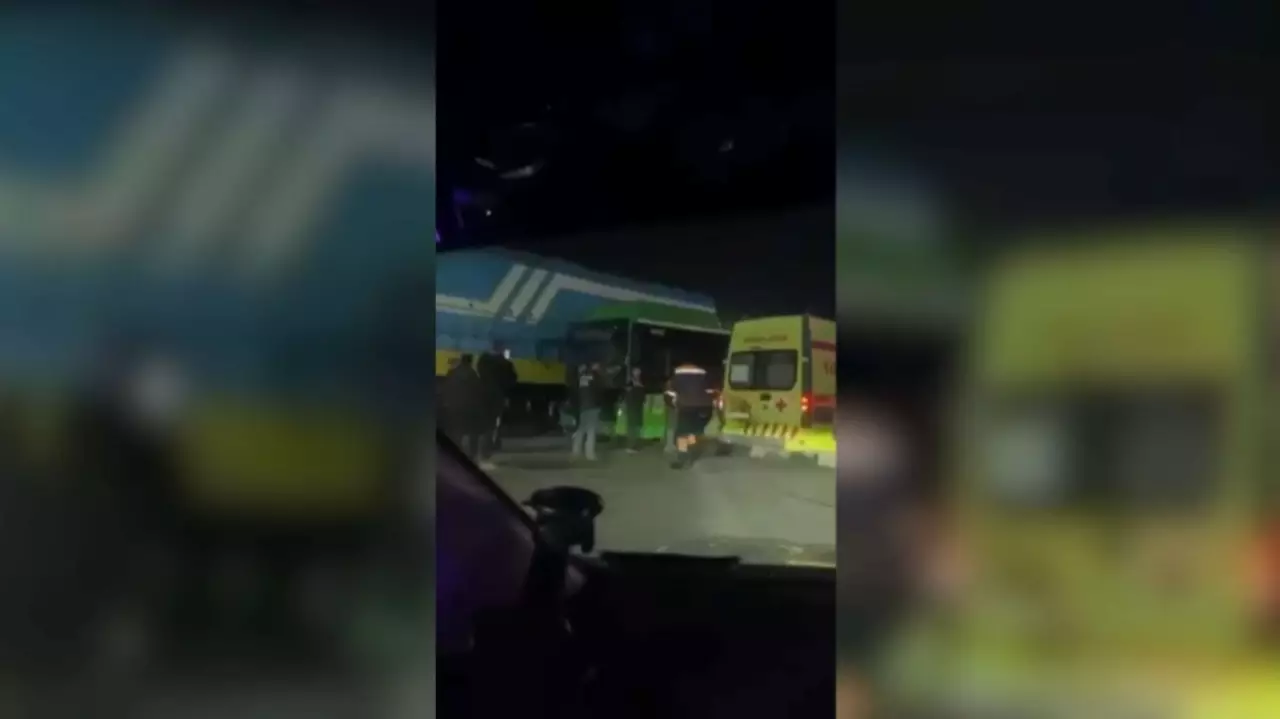 Алматы облысында автобус пойызбен соқтығысты