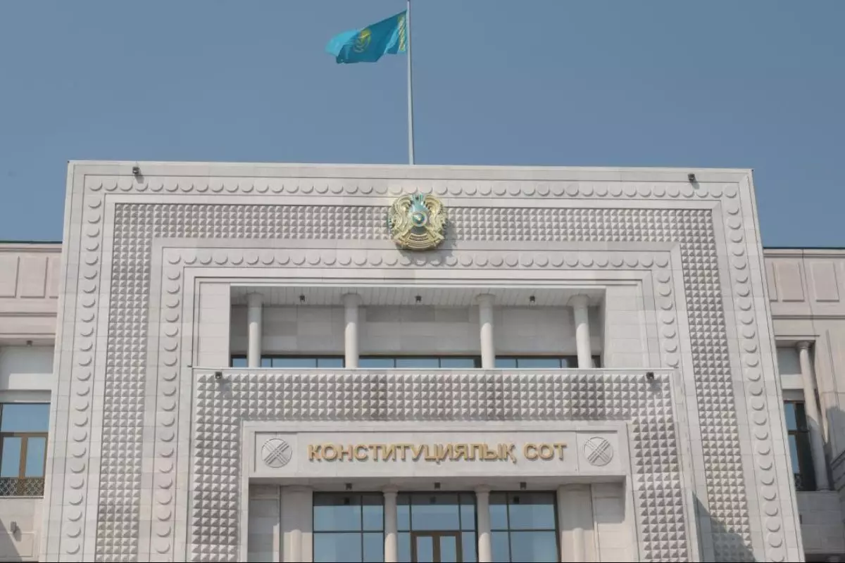 Конституционный Суд ответил казахстанцу, поспорившему с банком из-за страховки на авто