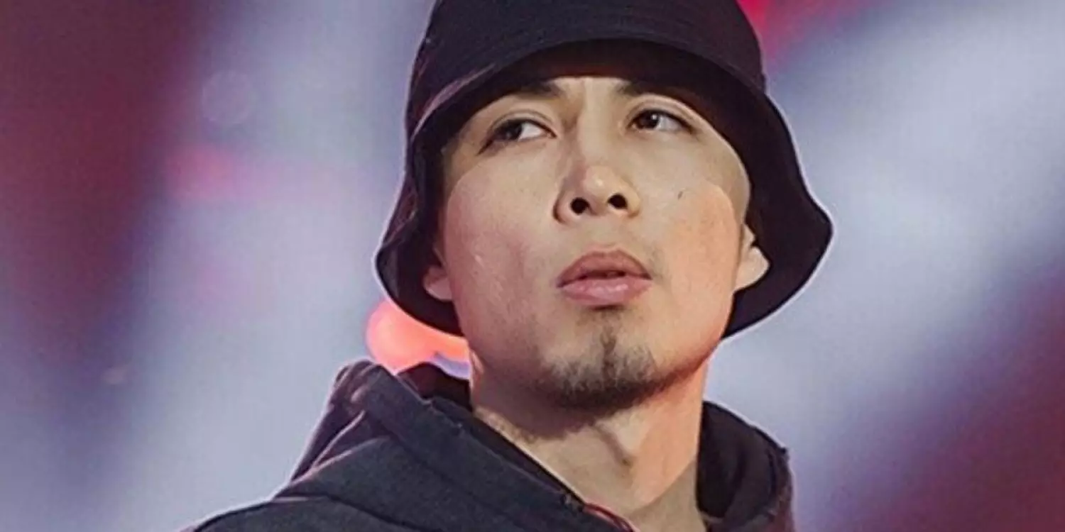 Есірткімен ұсталған белгілі әнші көше тазалап жүр