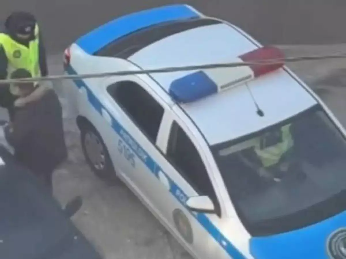 Загадочный разговор водителя и полицейского заинтересовал КНБ