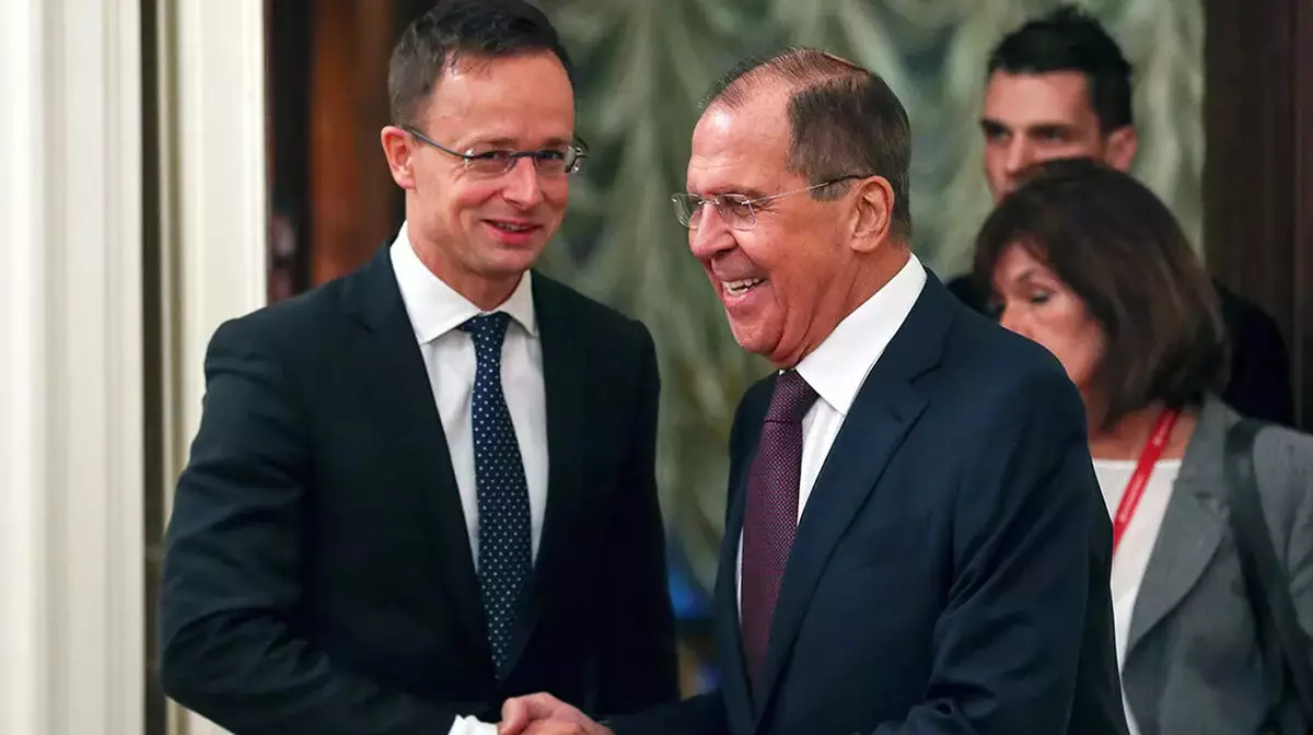 "Я всегда к вашим услугам": утечка переговоров Лаврова с главой МИД Венгрии взорвала сеть