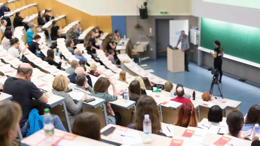 “Застряли в нулевых” - Саясат Нурбек ответил на вопрос, нужен ли диплом в Казахстане