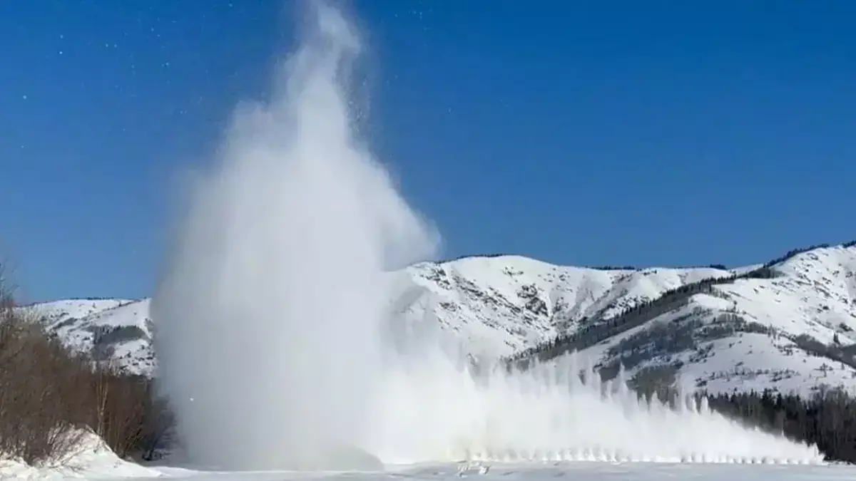 «Залипательно, но страшно»: массовые взрывы рек в Казахстане (видео) - новости на Lada.kz 31.03.2026