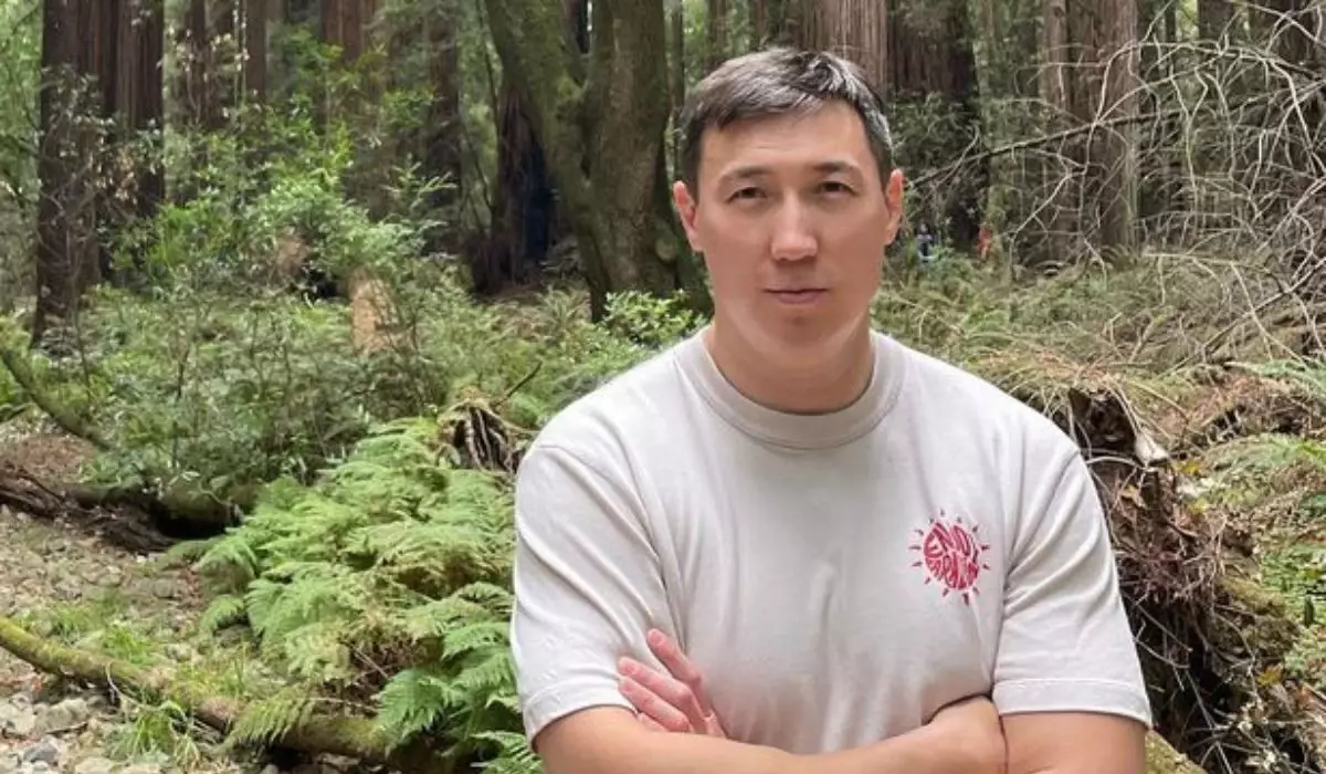 Рахат Тұрлыханов әйеліне қатысты жанжалдан кейін қылмыстық істен жалтаруға тырысқан