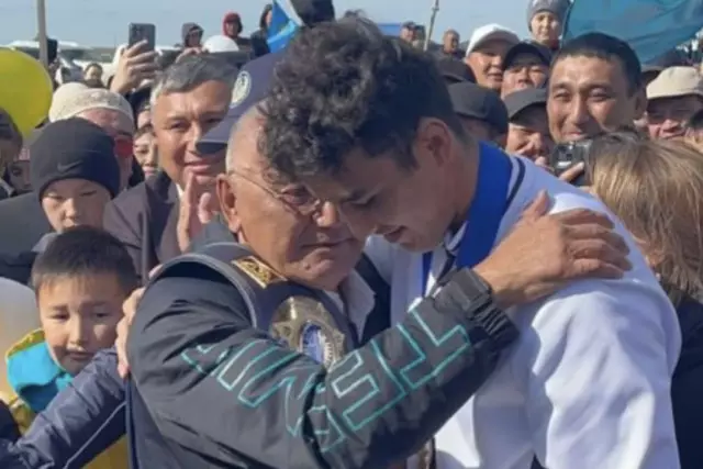 Әлем чемпионы Ризабек Айтмұқанның отбасы қара жамалды