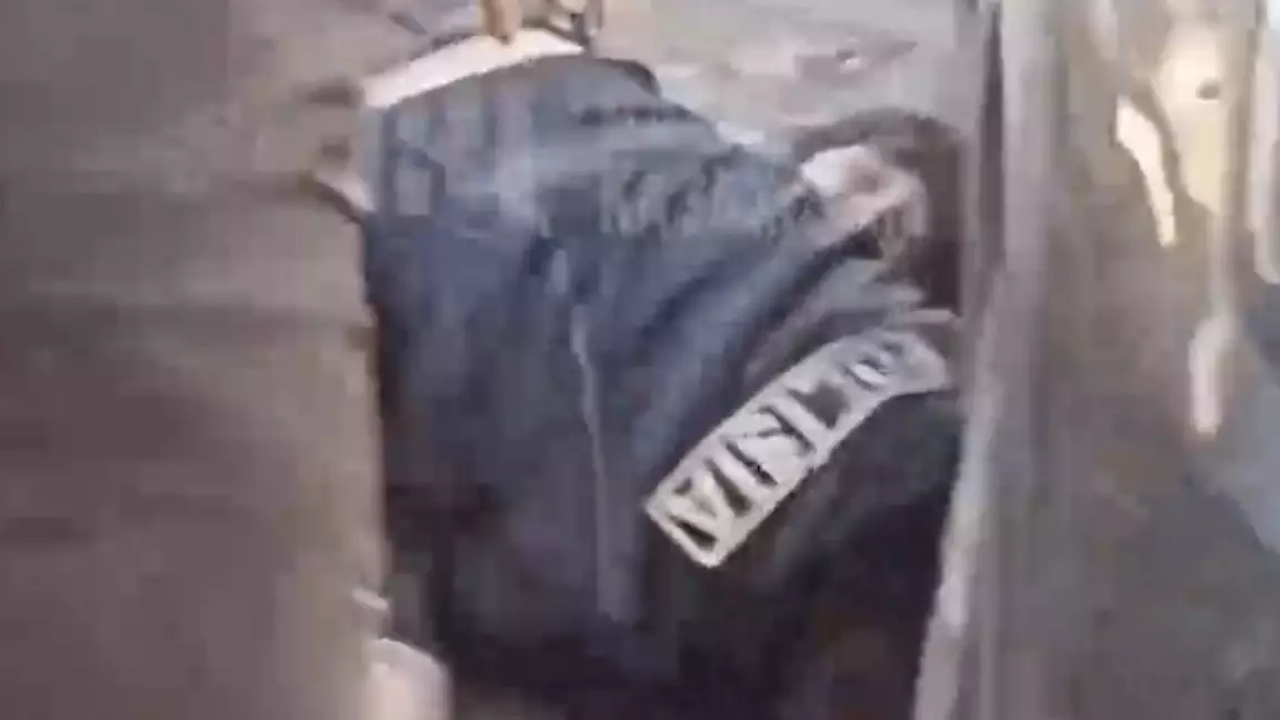 Қостанайда мас күйдегі бір топ адам полицейді соққыға жыққан