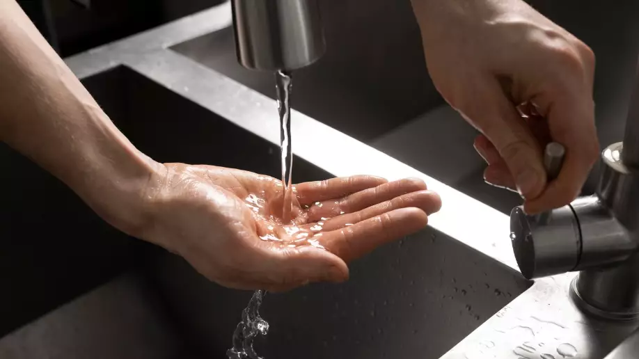 Жителей Астаны предупредили о зеленой воде из кранов