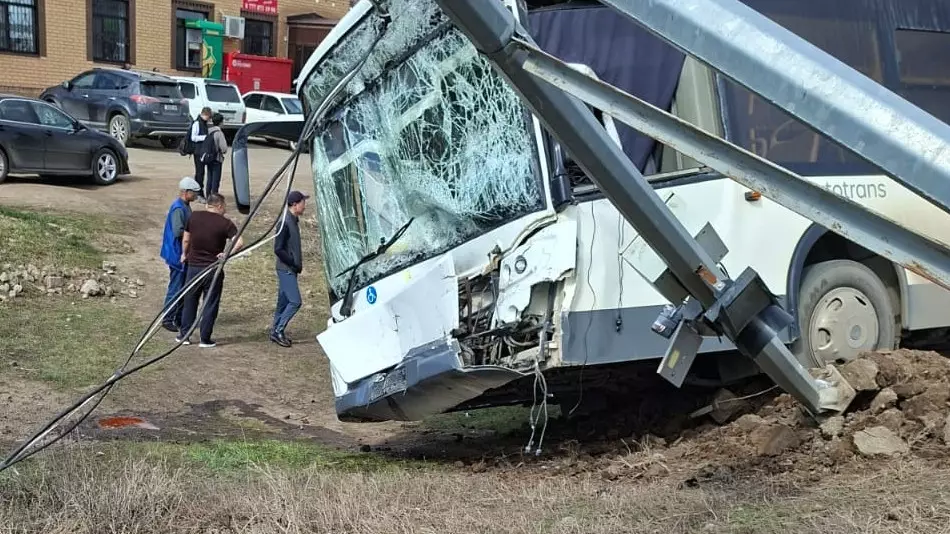 БҚО-да мектеп автобусы апатқа ұшырады: Балалар зардап шекті