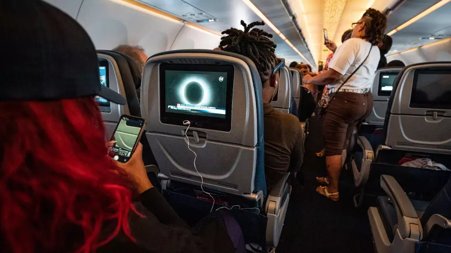 Amazon и Delta запускают более быстрый и дешёвый бортовой Wi-Fi для пассажиров.