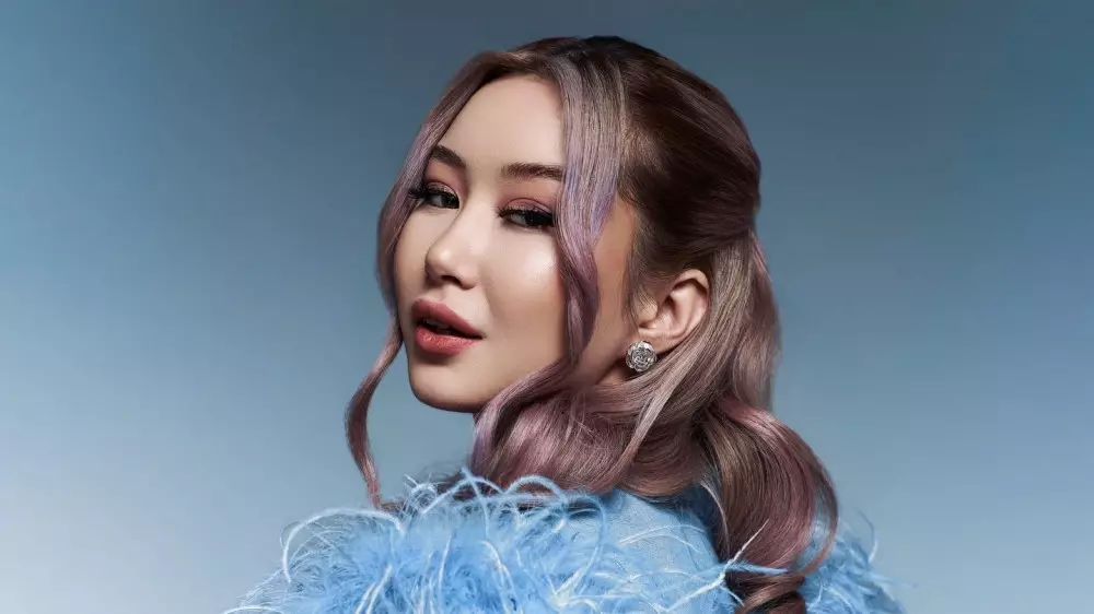 “Көп құпия бар“. Bayansulu мен оның әндерін жазған композитор бір-бірін айыптады