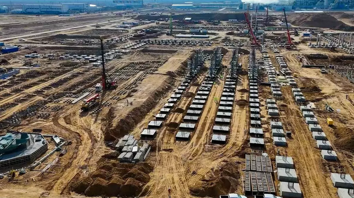 Строительство завода по выпуску полиэтилена выполнено на 25%: стартовали работы на двух установках