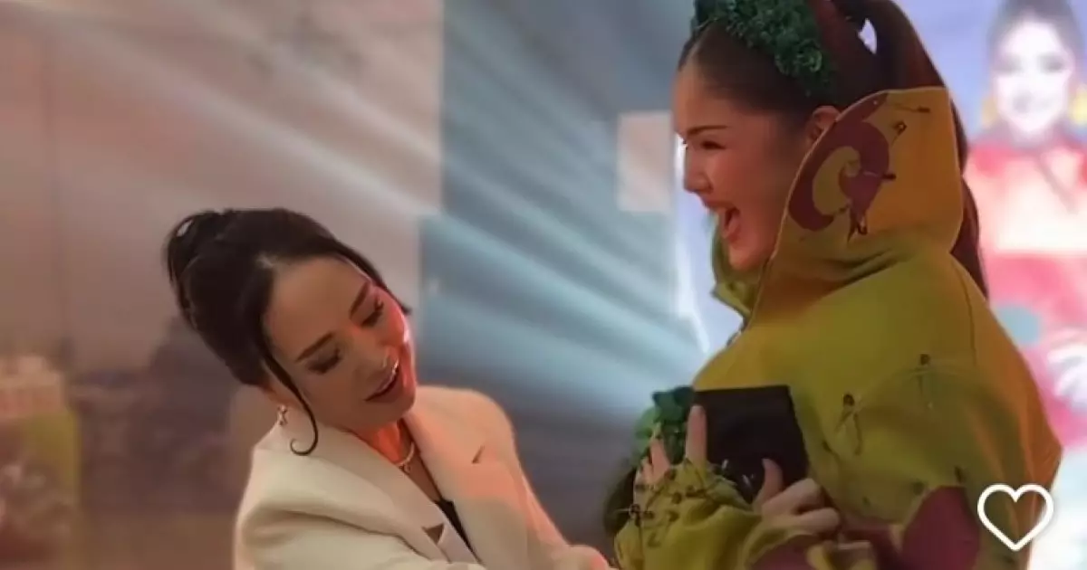  “Не мынау бергені?”: Қарақаттың Мөлдірдің қызына берген сыйлығы сынға қалды (ВИДЕО) 