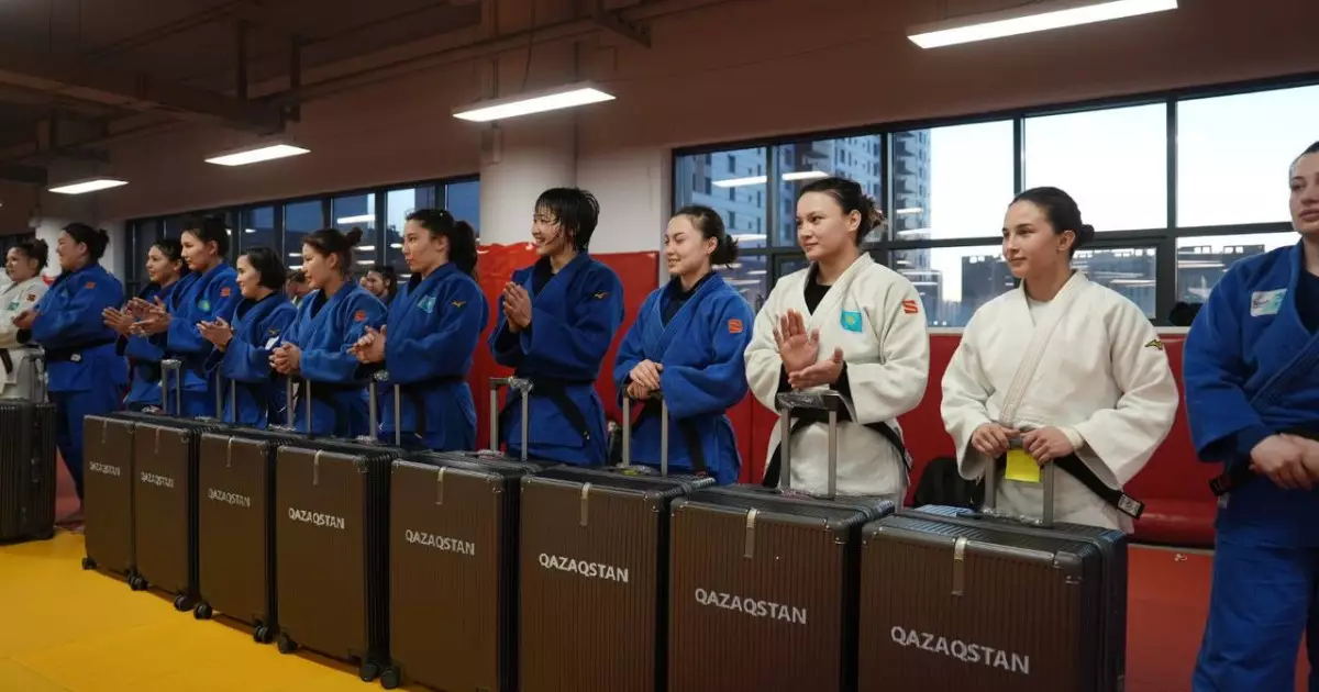   Қазақстан спортшыларына толық маусымға арналған жаңа форма берілді   