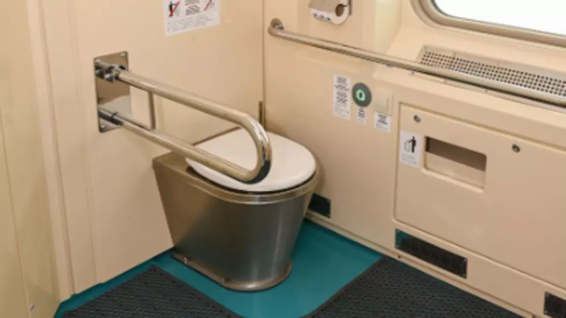 Пойыздағы әжетхана жарылып, жолаушы зардап шекті