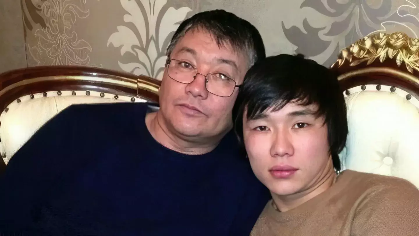 "Шешесі де, мен де алаңдап, ұйықтамаймыз...": Қайрат Нұртастың әкесі ешкімге айтпаған сырын ашты (ВИДЕО)