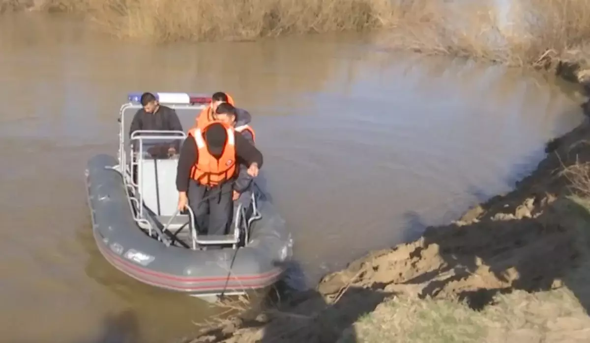 Ақтөбе облысында Ілек өзеніне құлап кеткен 10 жастағы баланы іздеу жұмыстары жалғасуда