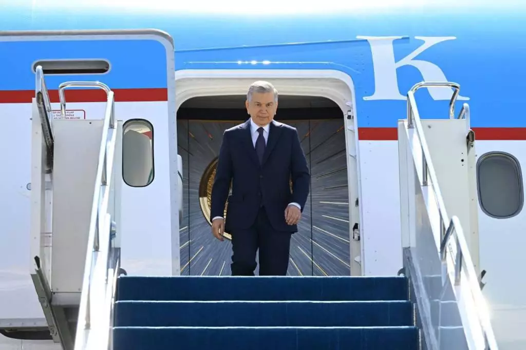 Президент Узбекистана прибыл в Казахстан