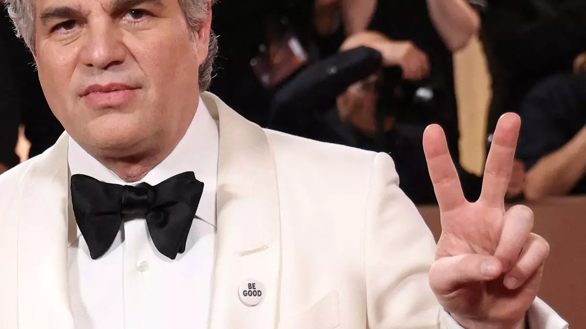 Знаменитости требуют закрыть центр содержания мигрантов в Техасе и "положить конец заключению детей" в новой петиции.