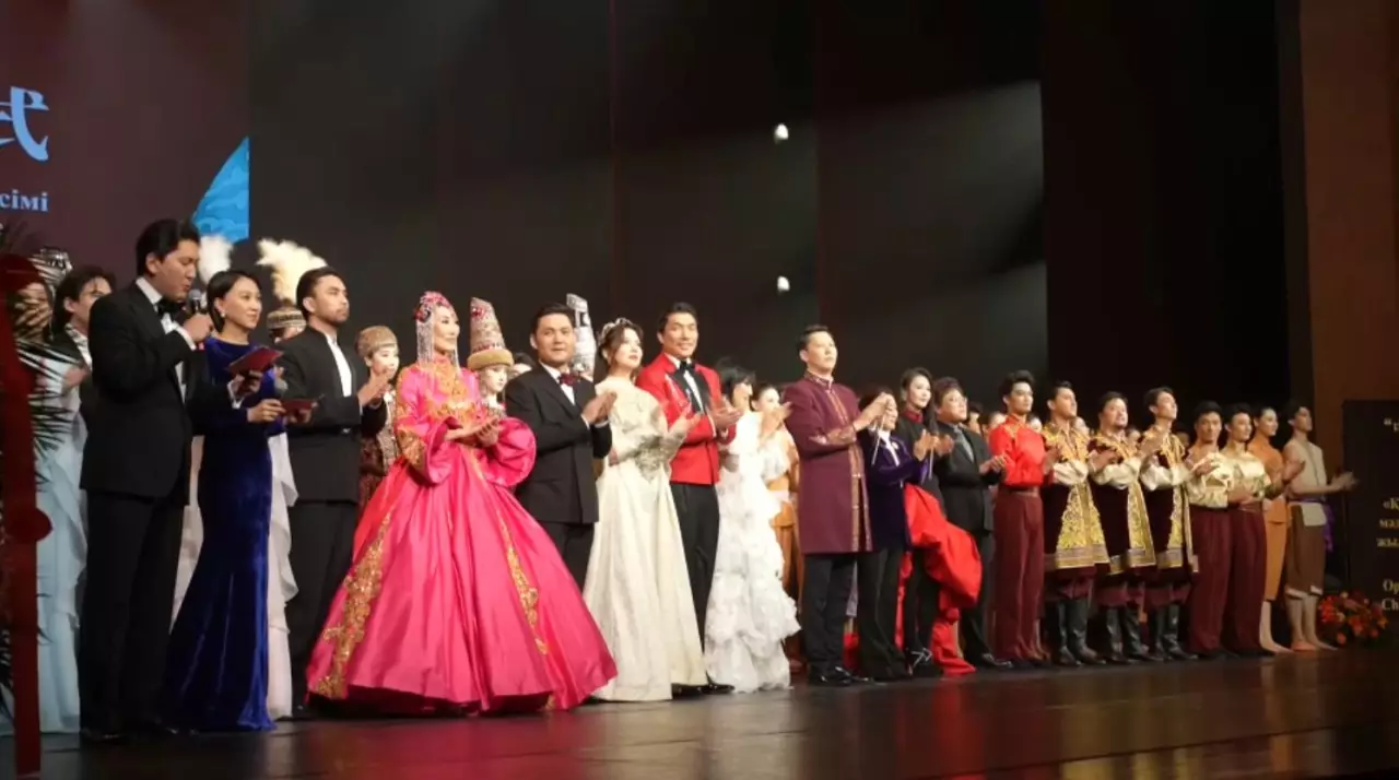 Гала-концертом в Пекине открыли Год культурного обмена Казахстана и Китая