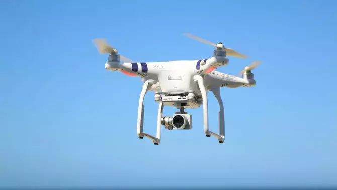 Казахстан планирует запустить беспилотные автомобили и дроны-доставку в 2026 году.