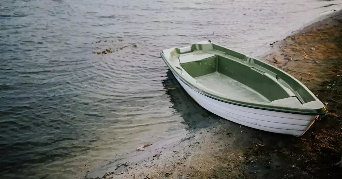  «Қайықты шайқап, әдейі құлатқан»: Павлодарда әйелін Ертіске батырып өлтірген ер адам 15 жылға сотталды 
