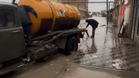 Жители подтопленных домов в Баку временно размещены в отелях