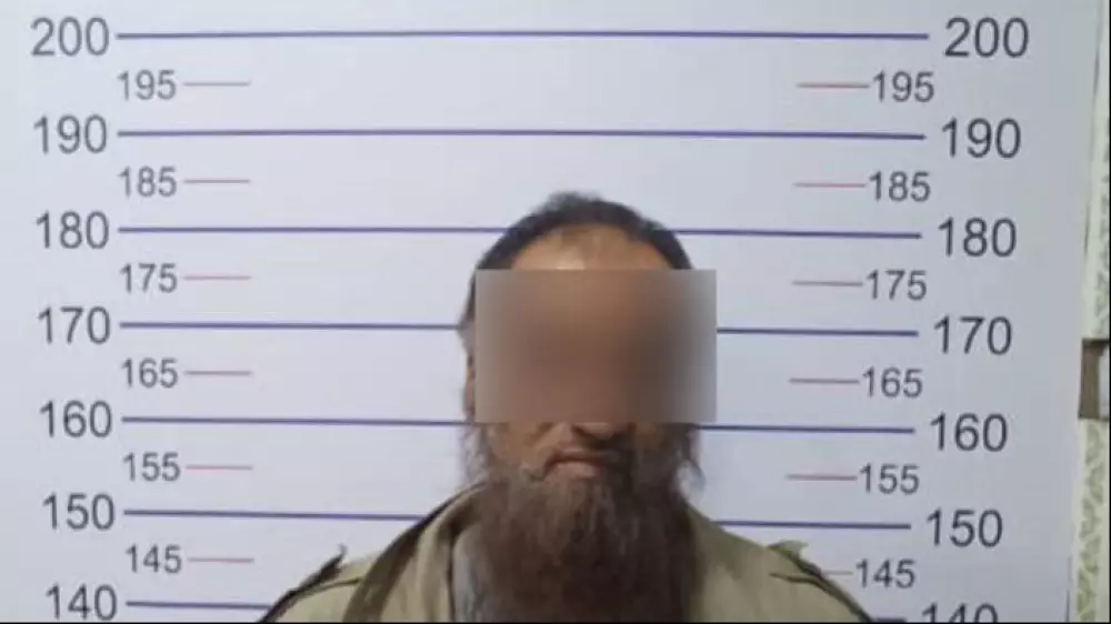 Кыргызстанец раздавал детям конфеты с иглами - его задержали