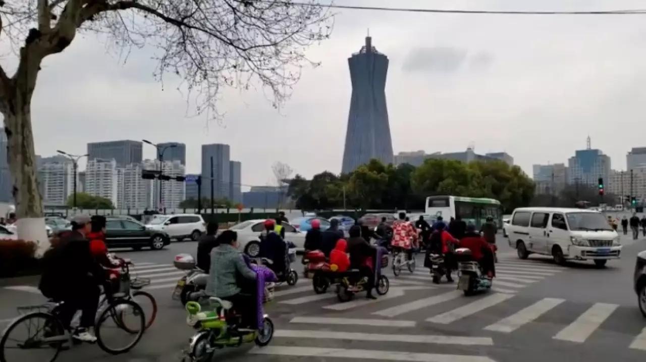 Правила езды на электровелосипеде в разных странах