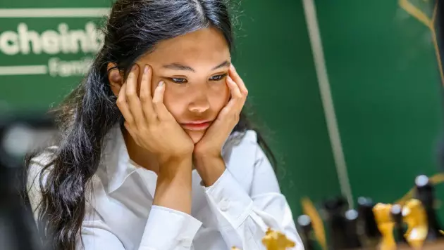 Асаубаева одержала первую победу на турнире претенденток ФИДЕ