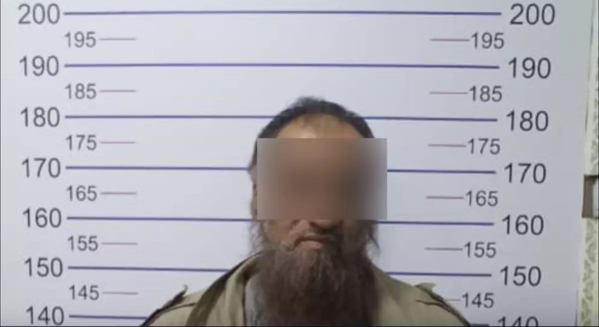 Қырғызстанда ер адам балаларға ине салынған кәмпит таратқан