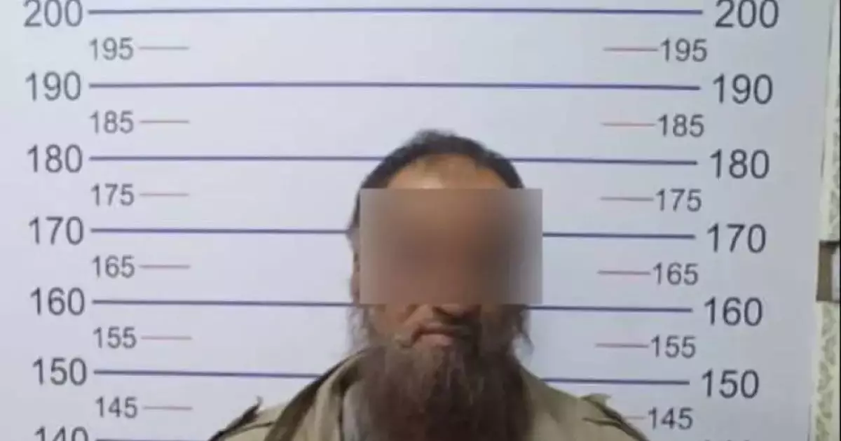  Қырғызстанда ер адам балаларға ішіне ине салынған кәмпит таратқан 