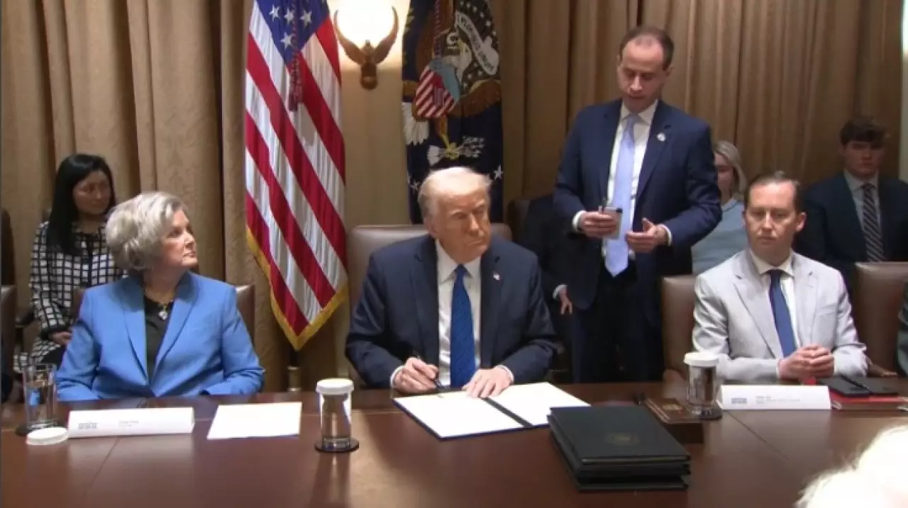 Суд заблокировал указ Трампа о прекращении финансирования NPR и PBS