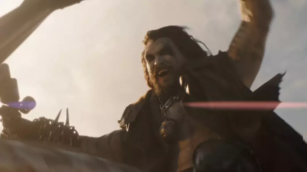 “Момоа нашел своего героя“. Трейлер “Супергерл“ бьет рекорды