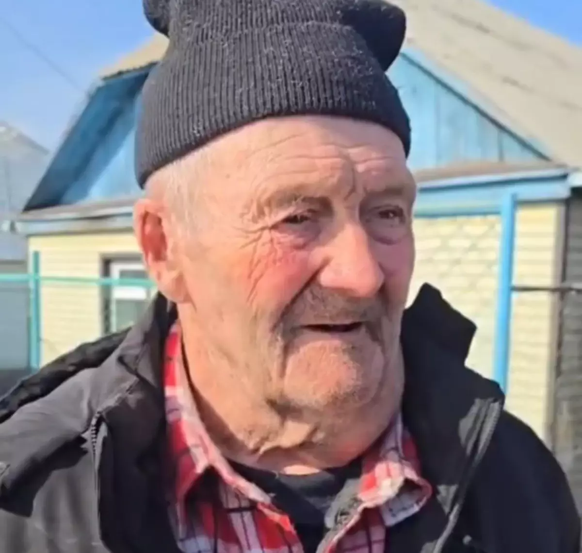 Блогера из Семея обвинили в самоуправстве после помощи пенсионеру