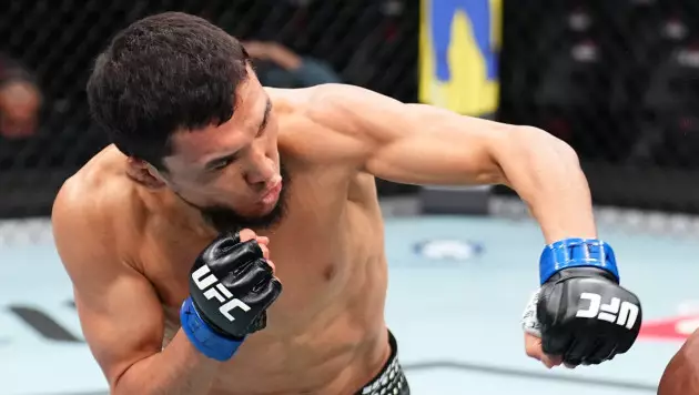 Казахстанского бойца лишили первой победы в UFC: известна причина