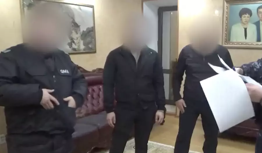 Семей тұрғыны спиртке су араластырып, танымал брендтің ішімдігі деп сатқан 