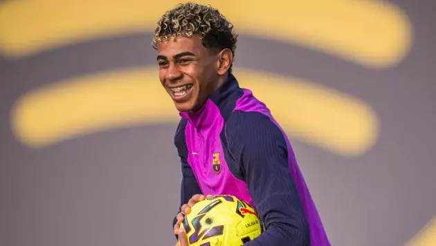 Педри и Ямаль уговаривают звезду сборной Испании вернуться в "Барселону"