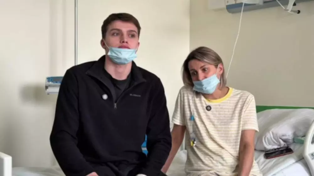 “Любой бы отдал почку маме“. Сын стал донором для казахстанки