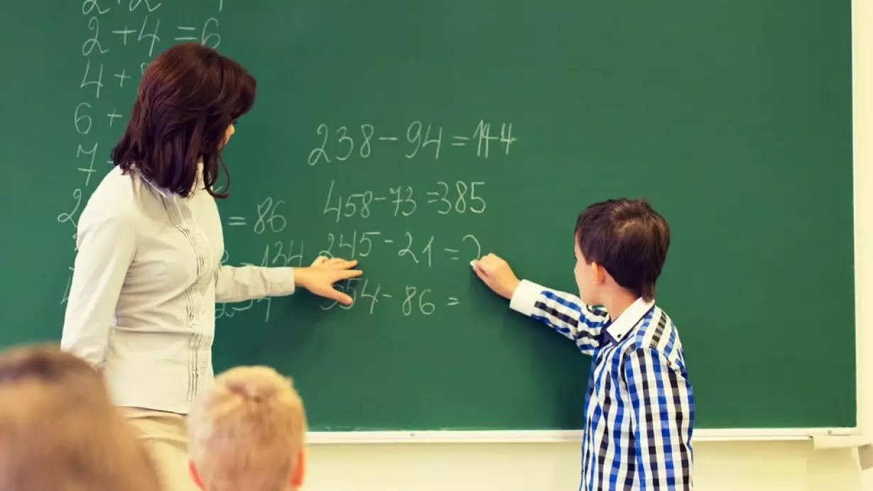 "Үш тоқсан бойы арпалыс": Педагог дабыл қақты